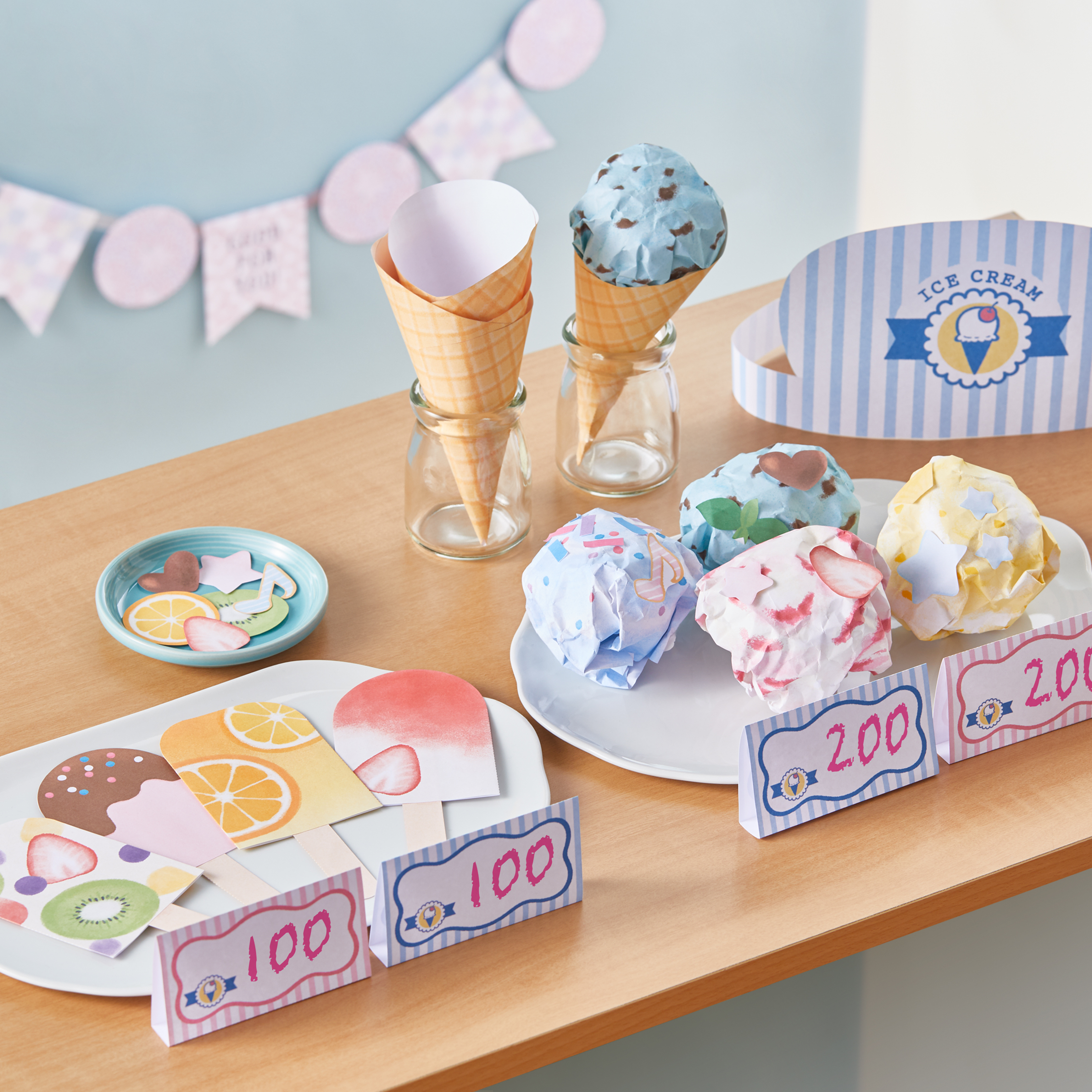 ペーパークラフトで出来たアイスクリーム